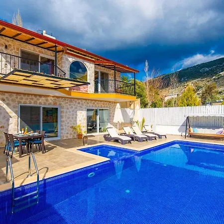 Villa Kalkan'Da Kiralik Muhafazakar Jakuzili Villa Gombe