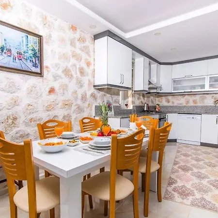 Kalkan'Da Kiralik Muhafazakar Jakuzili Villa Villa Gombe