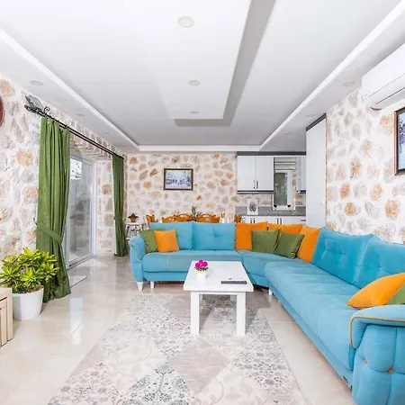 Villa Kalkan'Da Kiralik Muhafazakar Jakuzili Villa Gombe